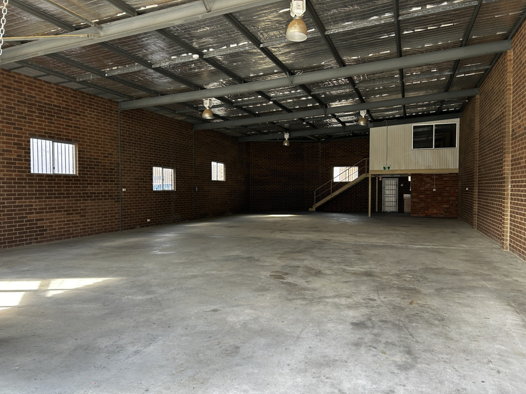 2/4 Dobra Road, Yangebup WA